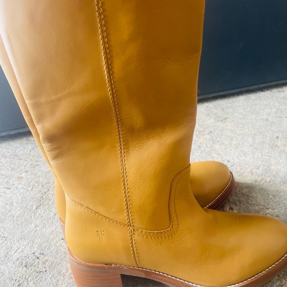 Frye Mustard Camryn Pull-On Boots NWT - Picture 4 of 8